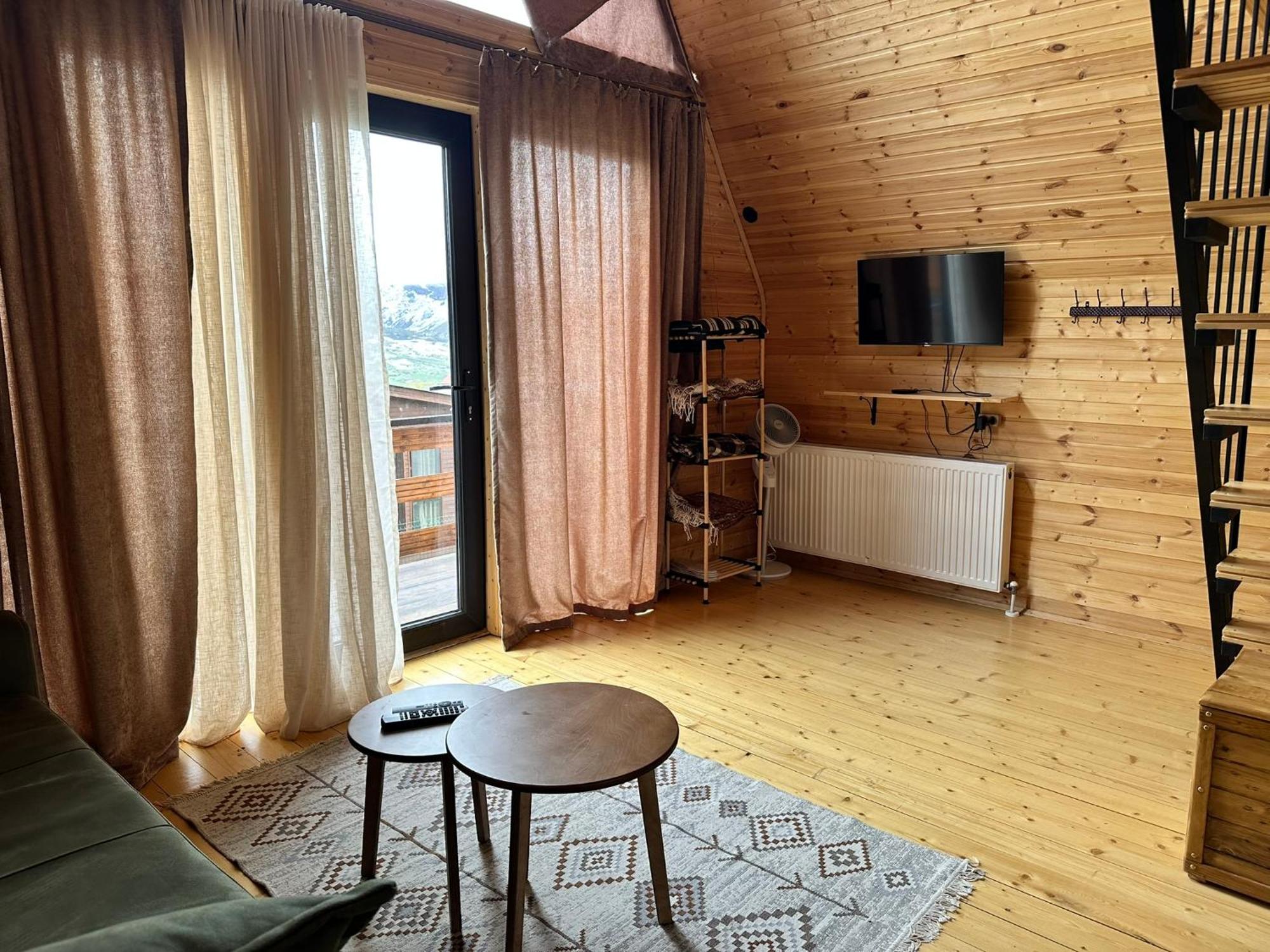 A&B Cottages Степанцмінда Екстер'єр фото